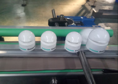 High Efficiency Sticker Labelling Machine Flat Labeling No Wrinkles